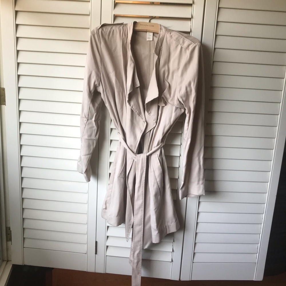 H&M Coat 🧥 Beige Light and Comfortable